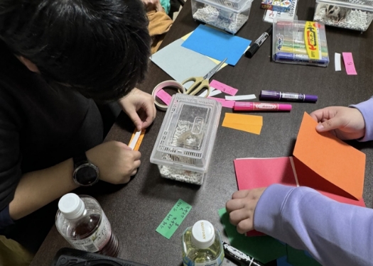 イベントに向けて商品を準備する様子